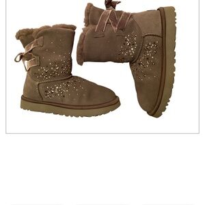 UGG CLASSIC GALAXY BLING SHORT BAILEY BOW CHARCOAL SUEDE BOOTS Size 7